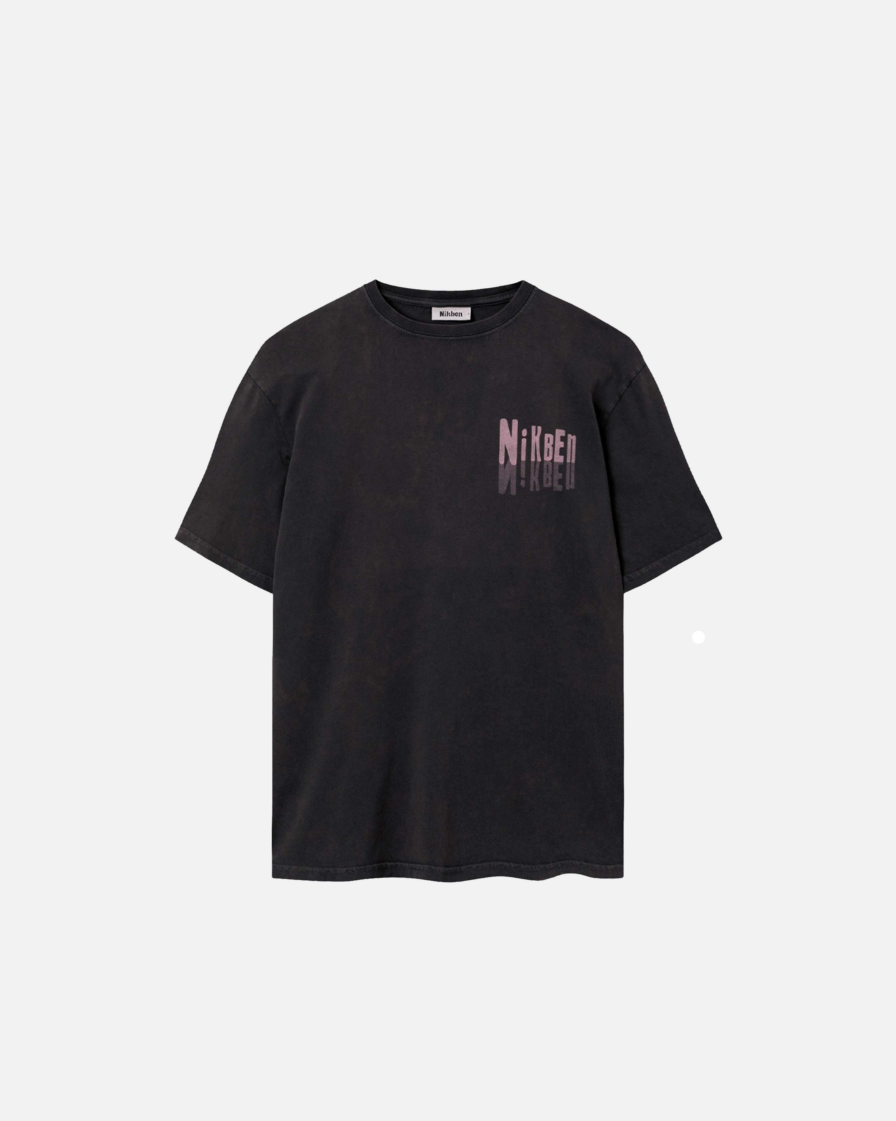 Washed black t-shirt with a pink 