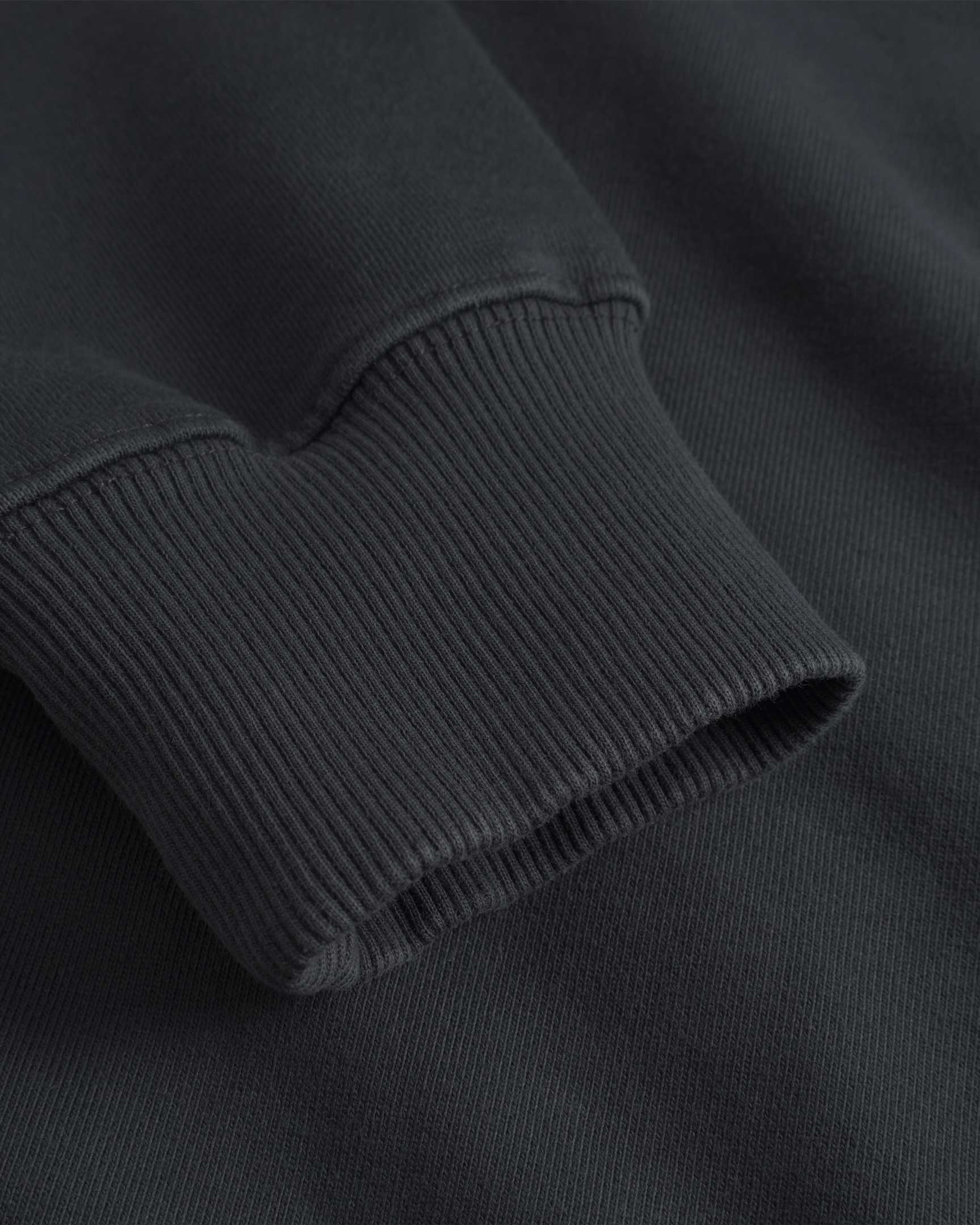 Close upp of ribbed cuffs on Bback sweatshirt with sun lounger print and ribbed cuffs