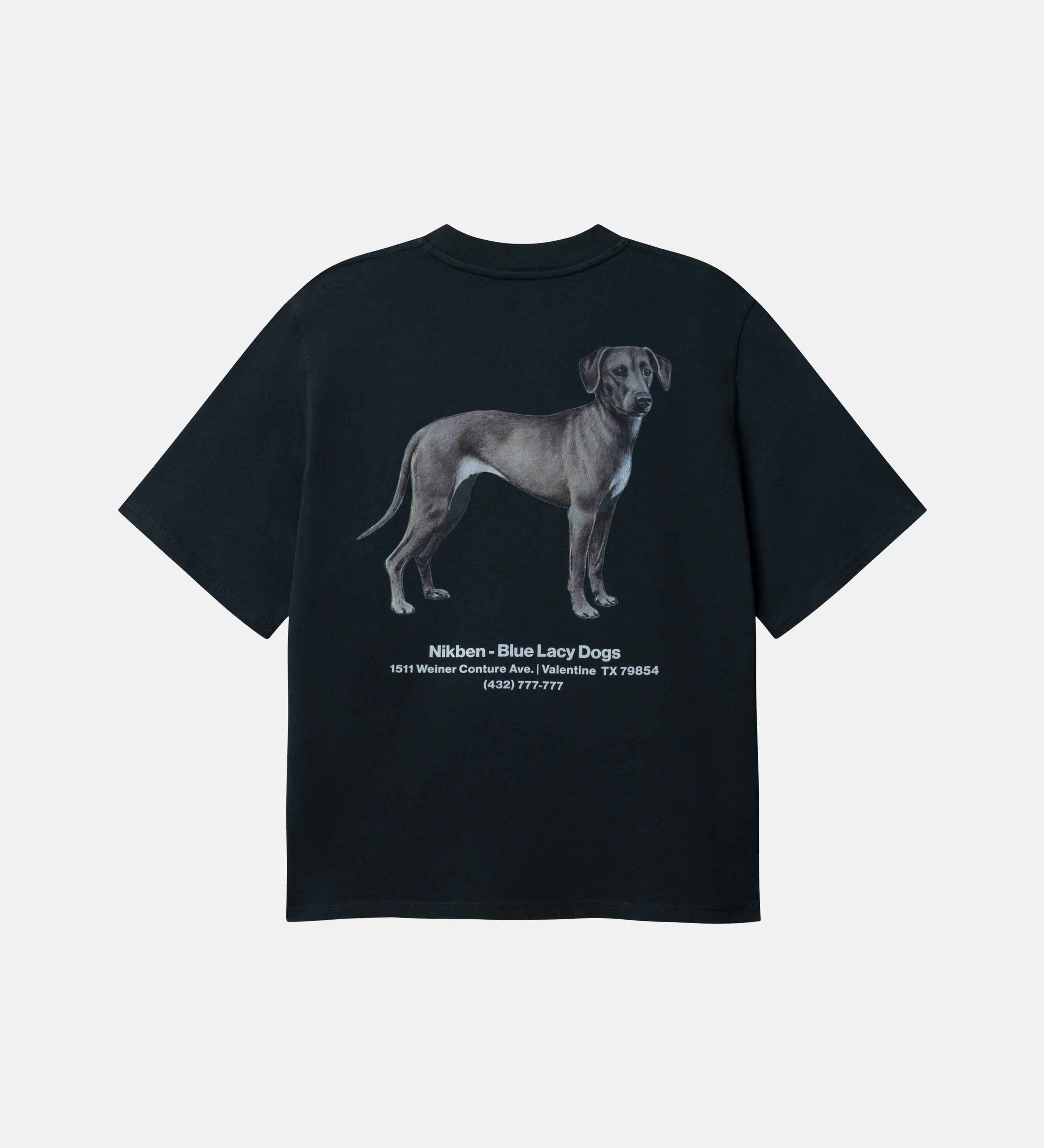 Black t-shirt with a dog illustration on the back 
