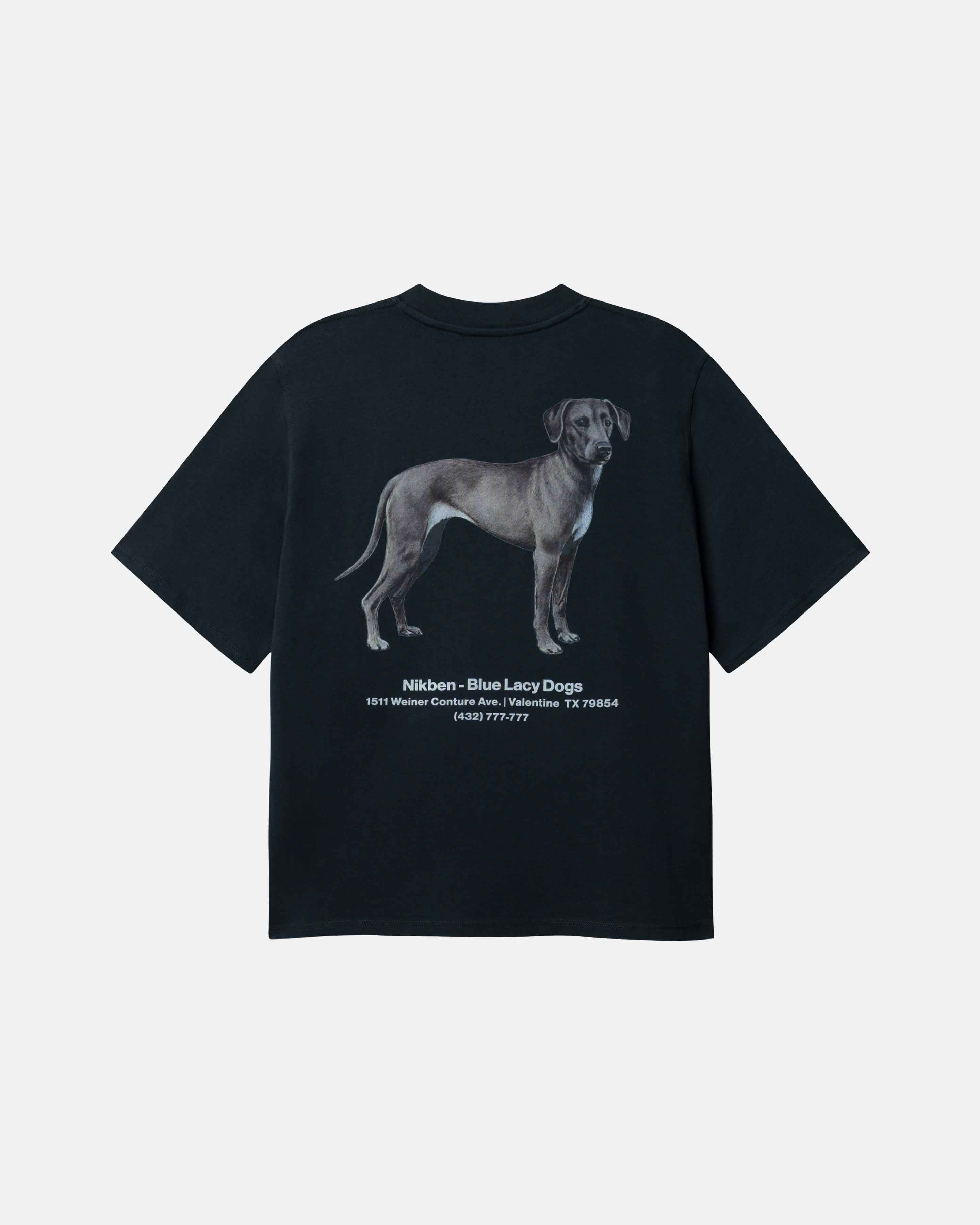 Black t-shirt with a dog illustration on the back 
