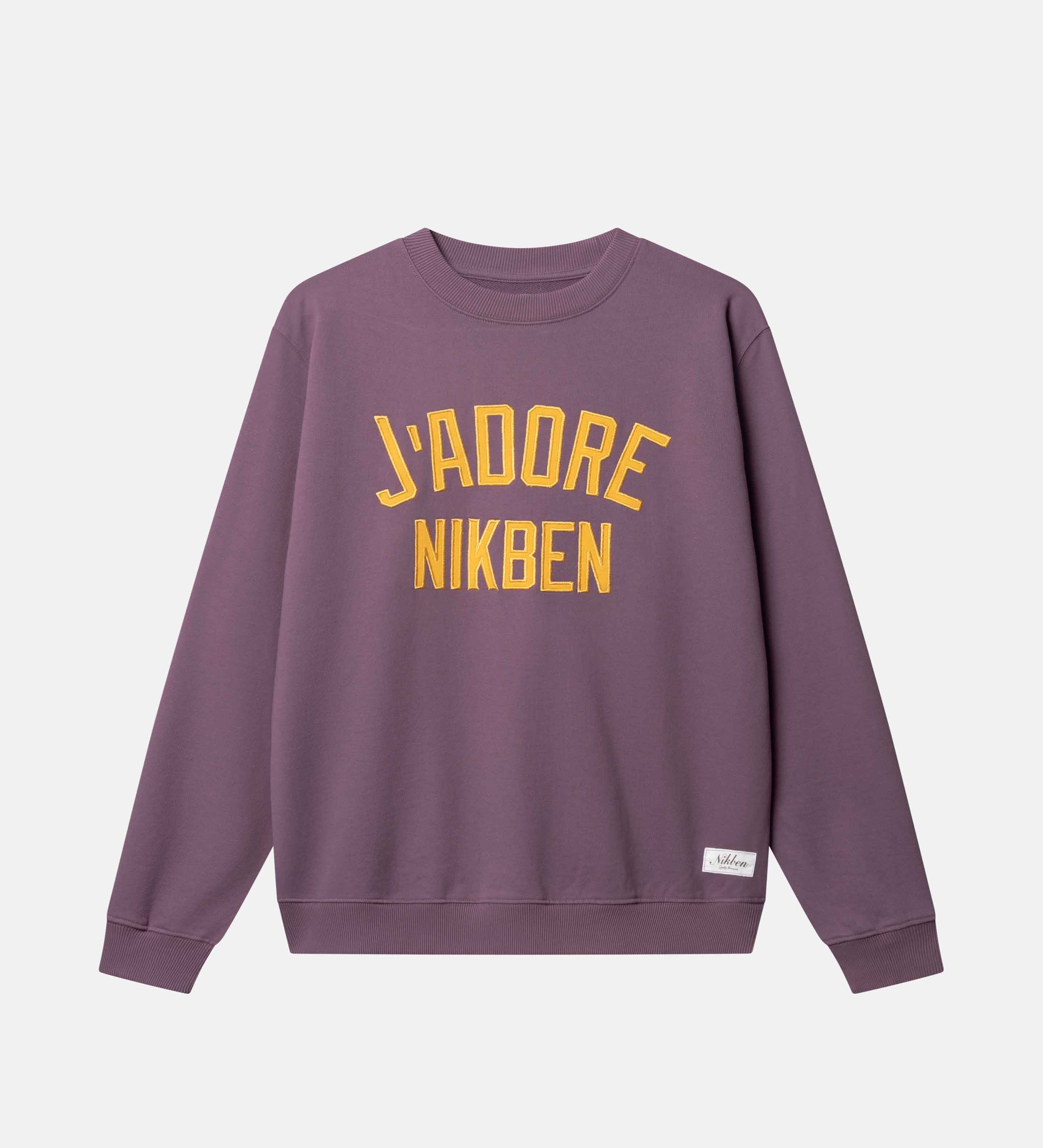 Purple sweatshirt with yellow text on Chest ´j'adore NIKBEN'
