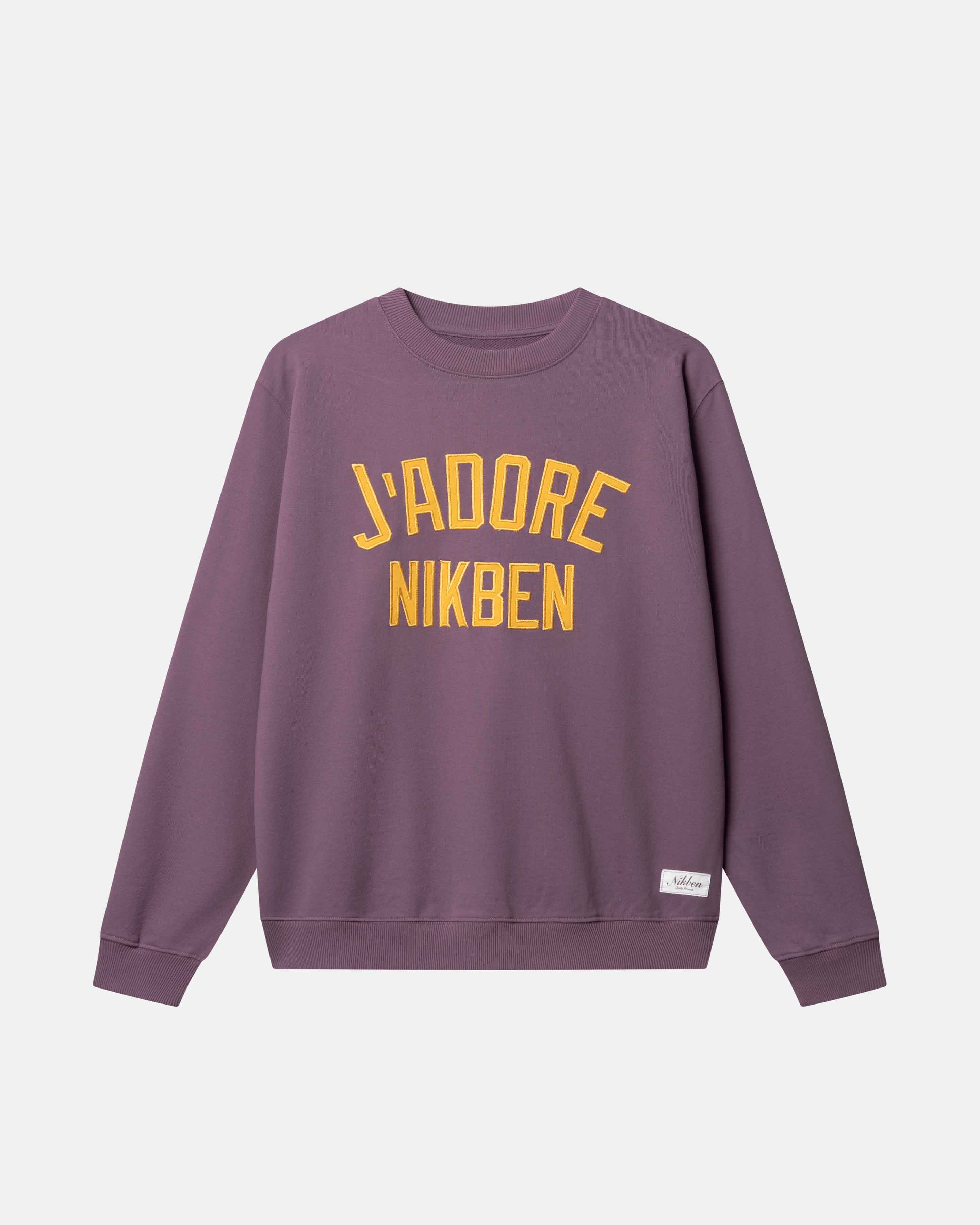 Purple sweatshirt with yellow text on Chest ´j'adore NIKBEN'