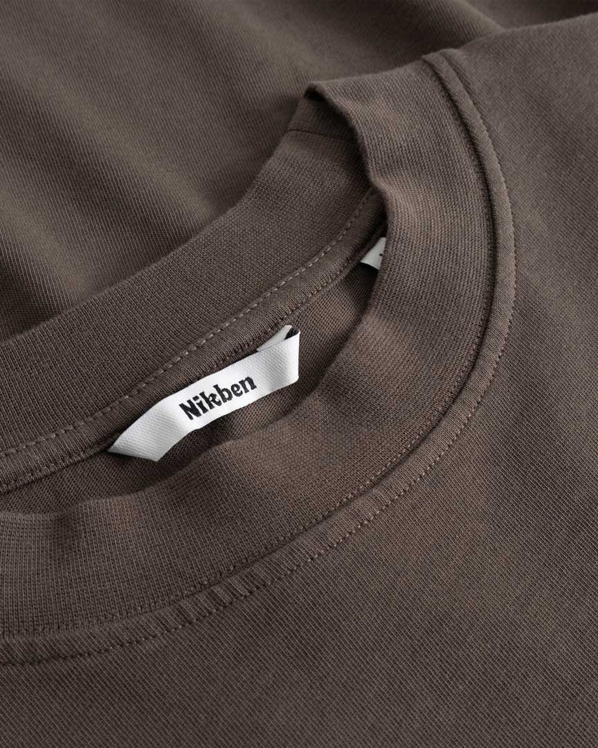 Closeup view of Nikben necklabel on brown longsleeve T-shirt