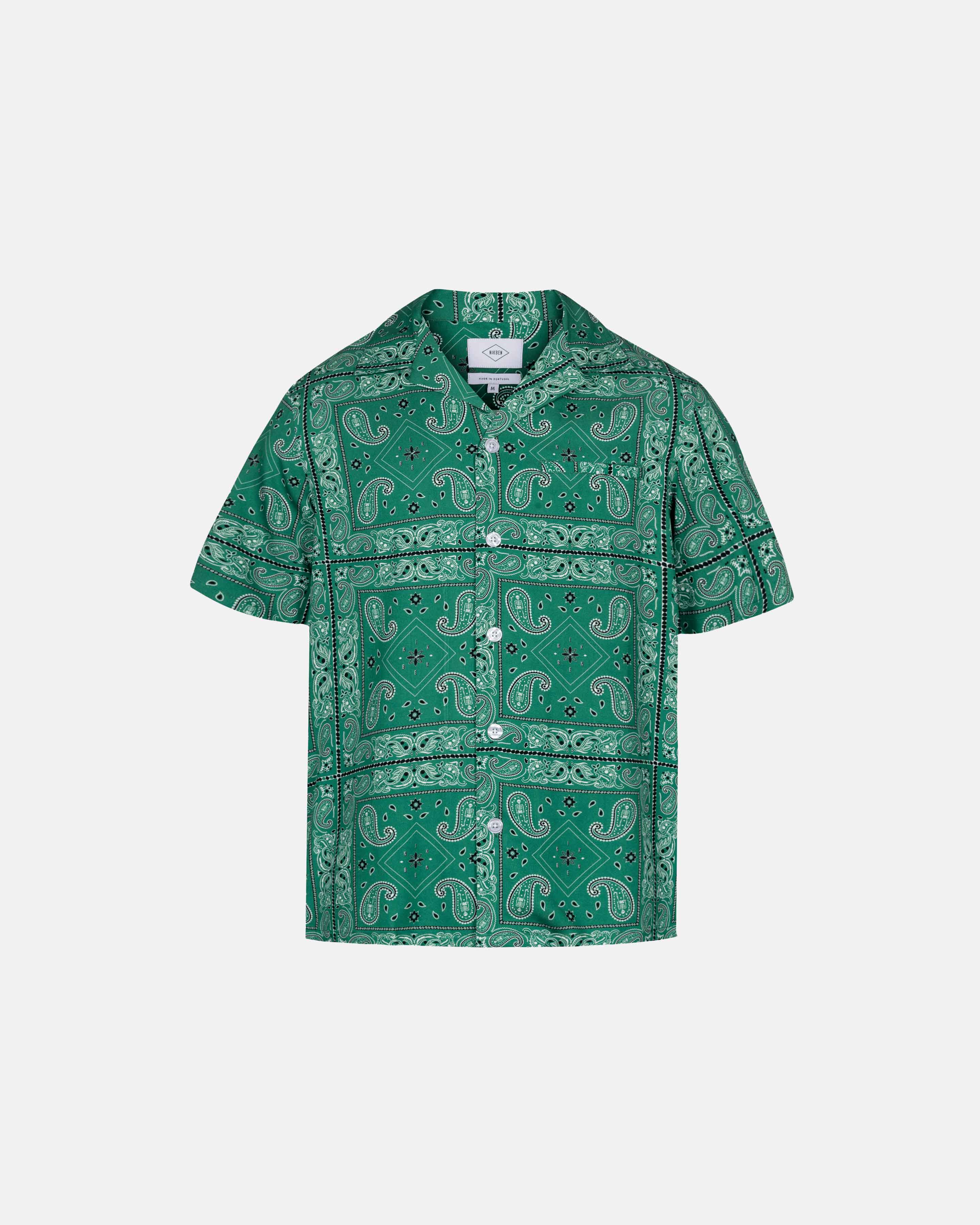 Green short sleeve vacation shirt with white pearl buttons