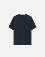 Washed black t-shirt with breast pocket and embroidered logo.