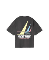 T-shirt med texten ”No Crying On The Yacht”