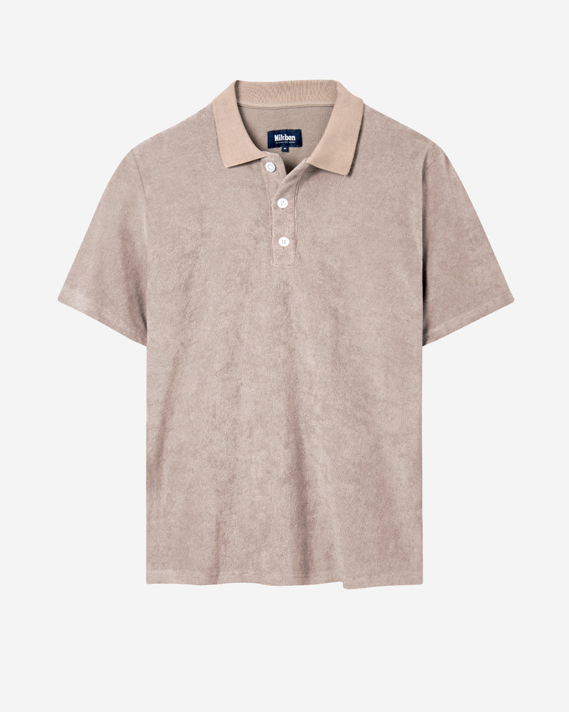 Light brown short sleeve piké shirt in terry toweling fabric.