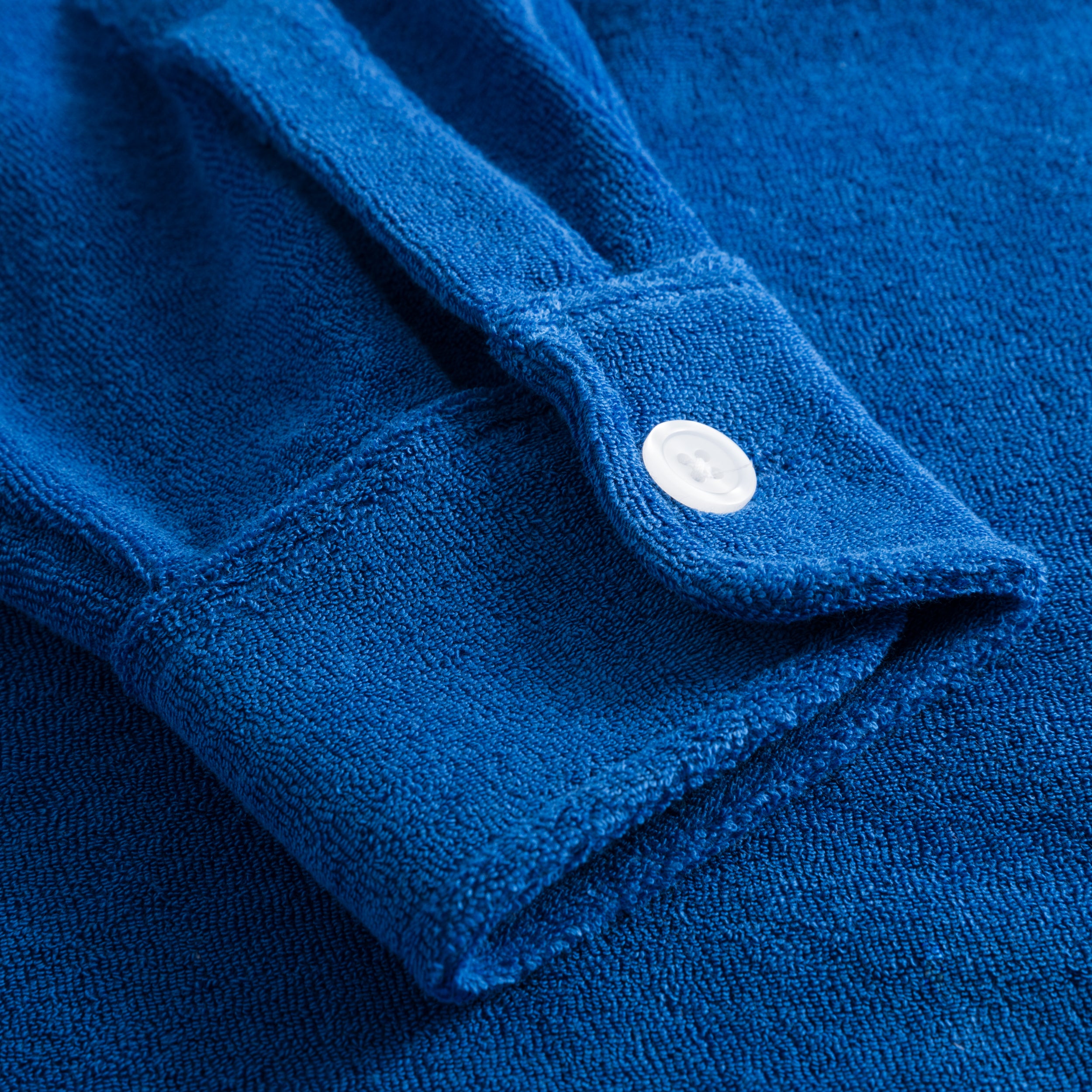 Sleeve on indigo blue shirt in terry towelling fabric