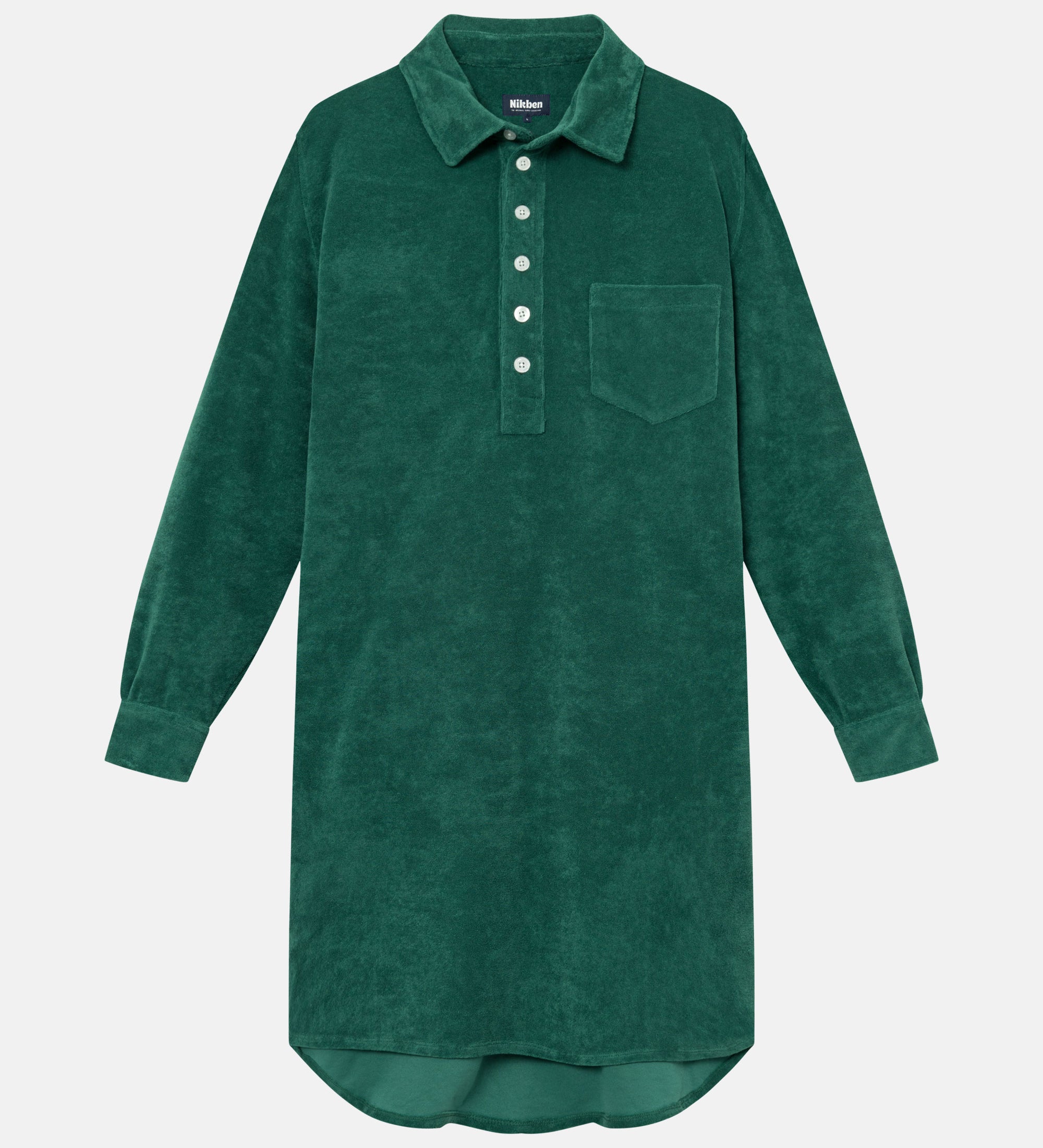 Green kaftan in terry toweling fabric. With half button closure and one chest pocket