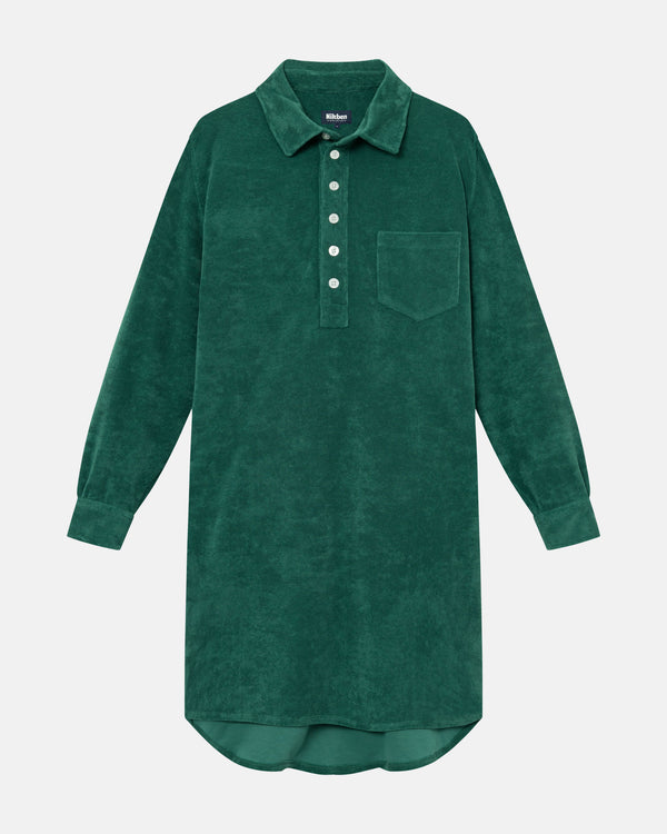 Green kaftan in terry toweling fabric. With half button closure and one chest pocket